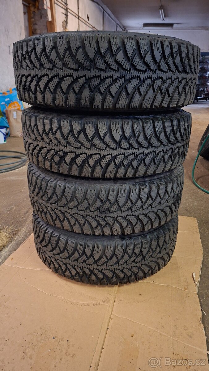 195/65/15 zimní na plechových discích - 2