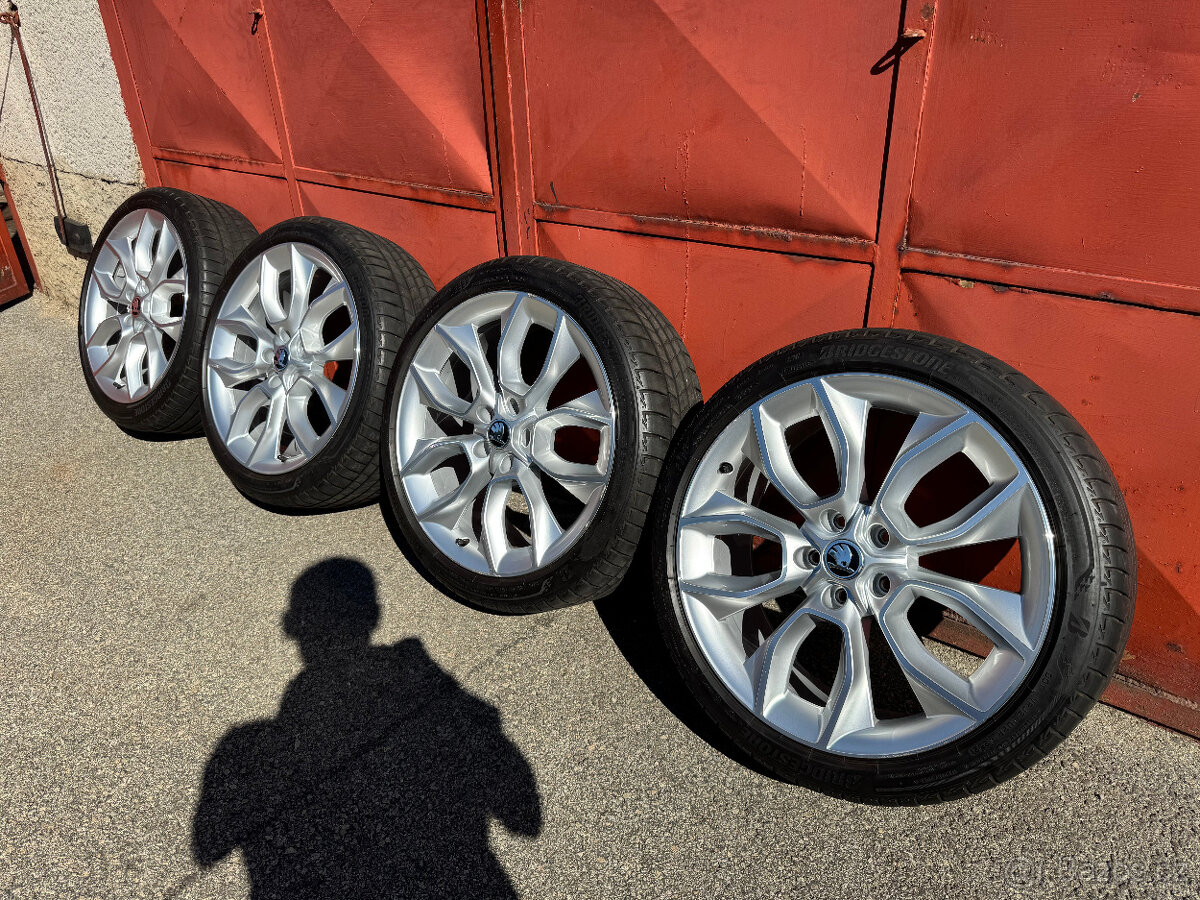 Originální Alu kola Škoda Karoq CRATER R19, 5x112 - 2