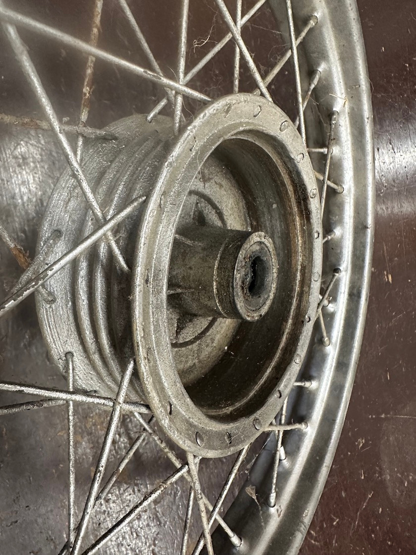 Predám kolo s plášťom, stred kola s ráfkem JAWA pionier 555 - 2