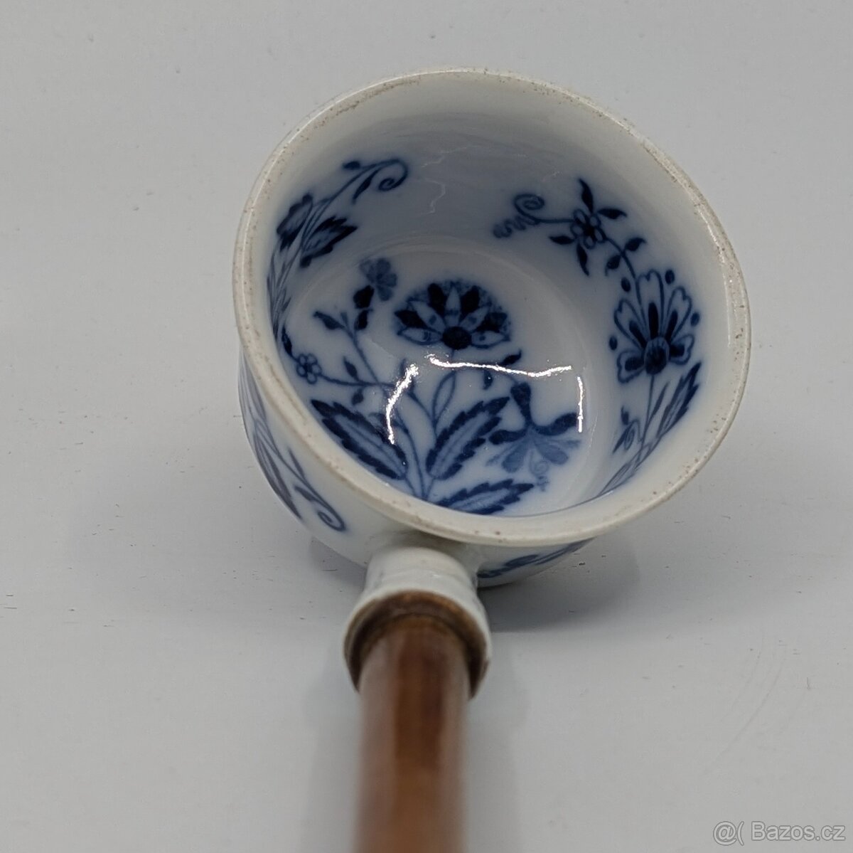 Cibuláková naběračka s dřevěnou rukojetí - 2