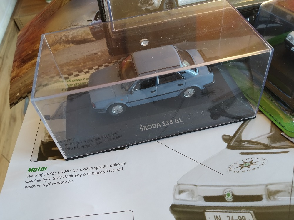 Modely aut 1:43 čtyři kusy - 2