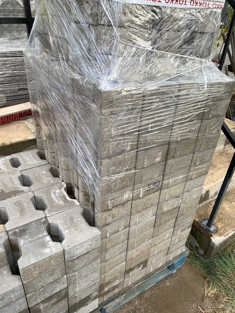 Zámková dlažba BEST ÍČKO 8 půlka - PŘÍRODNÍ nová - 2