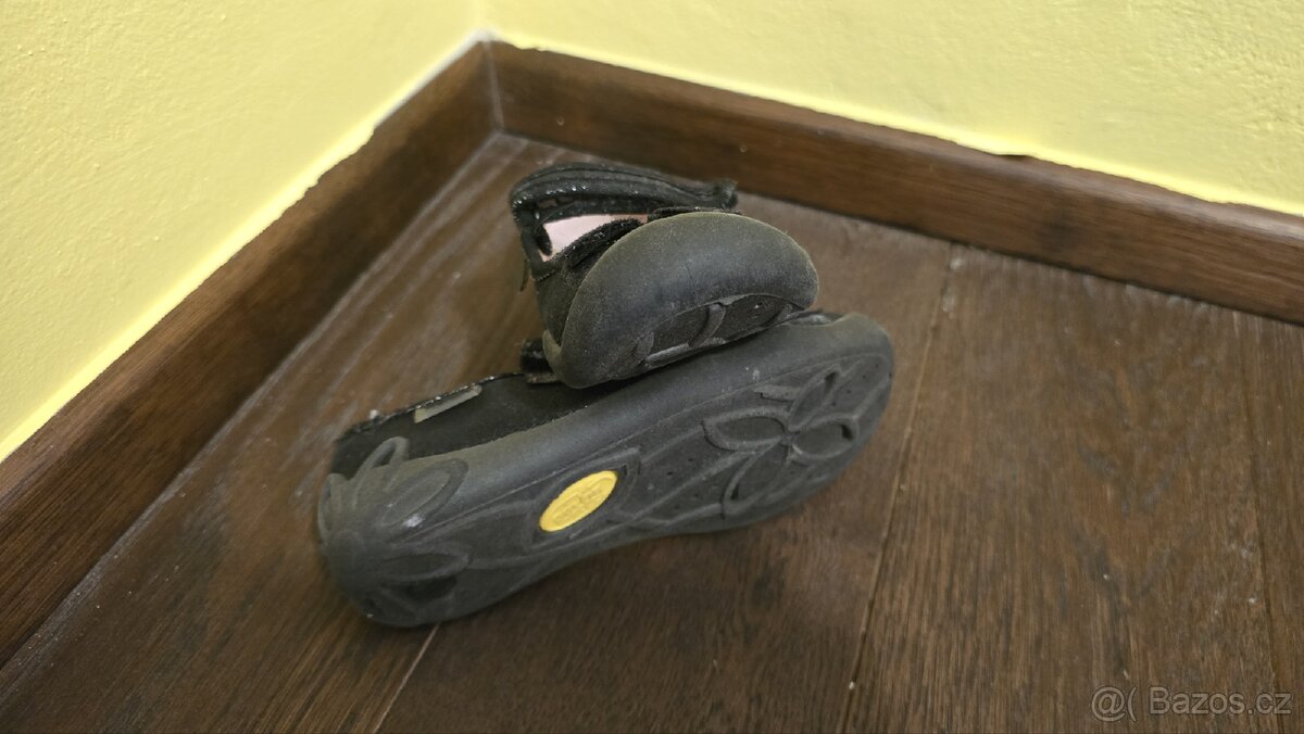 Befado dětské baleríny s flitry a mašlí velikost 27
- 2