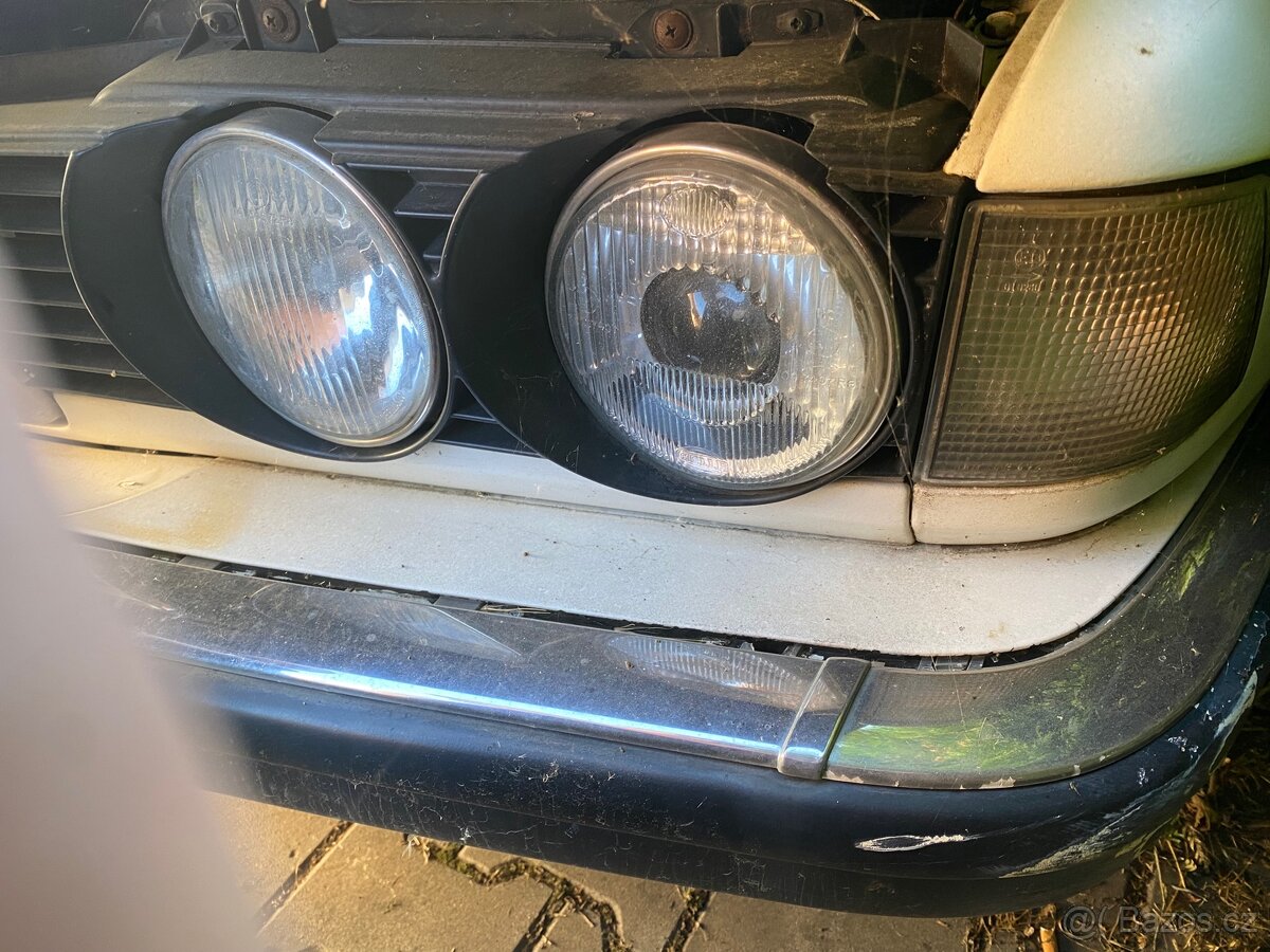 Bmw E32 přední světla + rámečky - 2