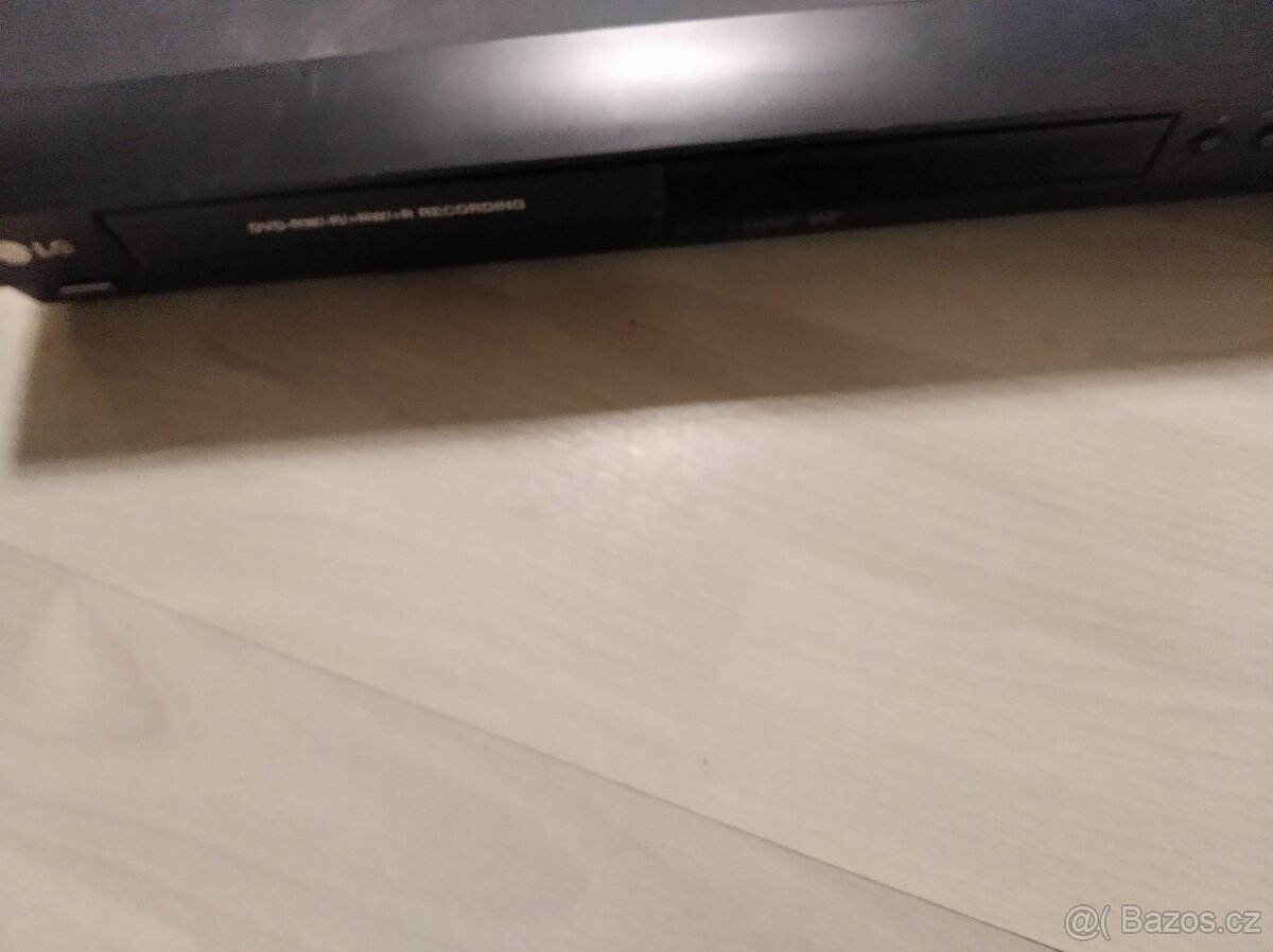 DVD přehrávač a přehrávač digitálních formátů pro televizi - 2