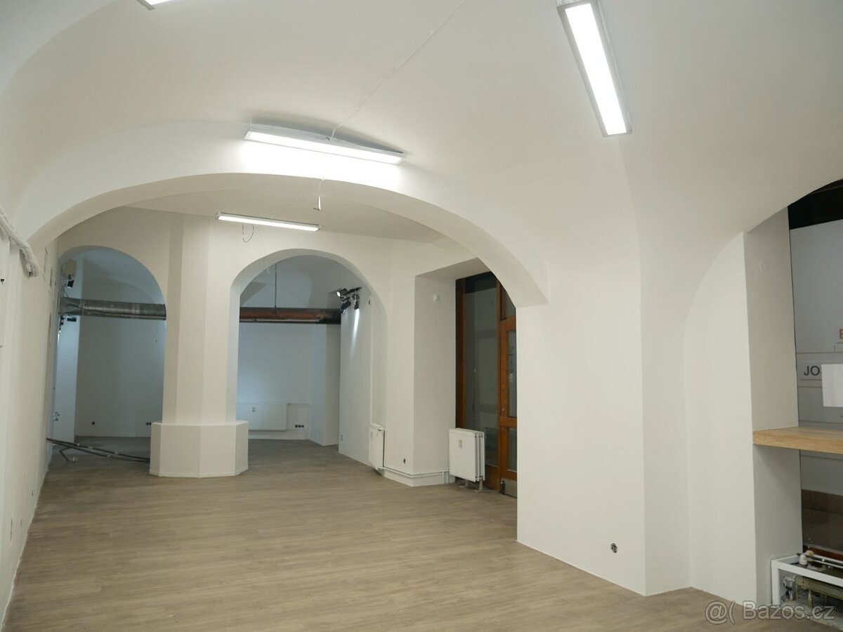 Pronájem restaurace 127m2 v centru města - 2
