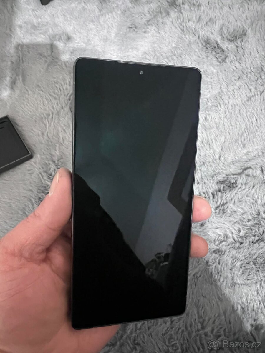 Mobilní telefon - 2