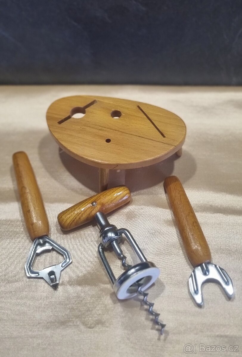 Stojánek s otvíráky - 2