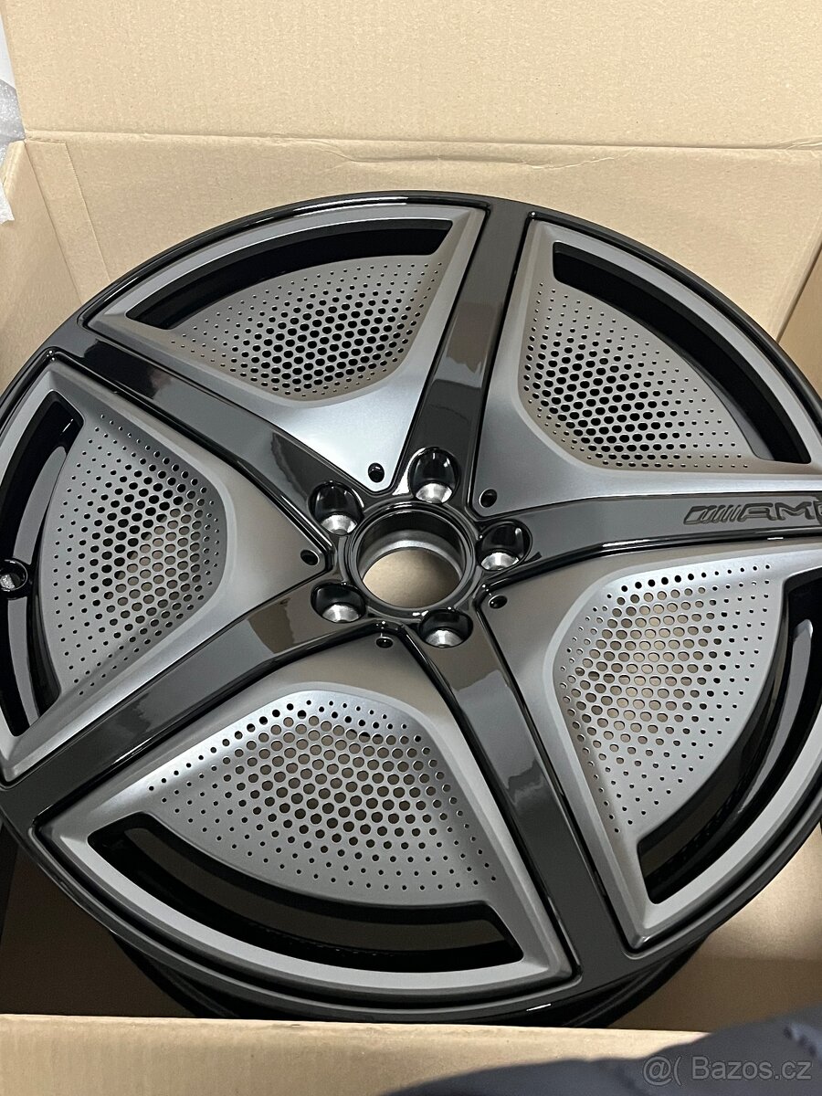 Novy disk na Mercedes EQS - 2