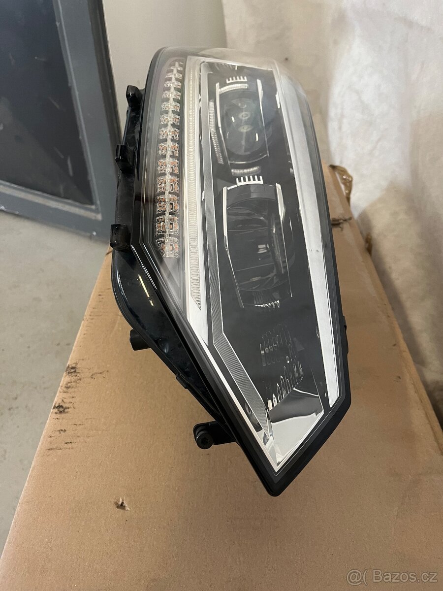 Vw touran svetlo prave - 2