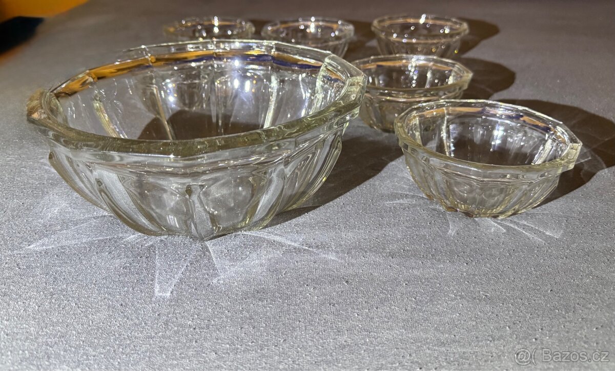 Robustní staré skleněné mísy, misky sada - 2