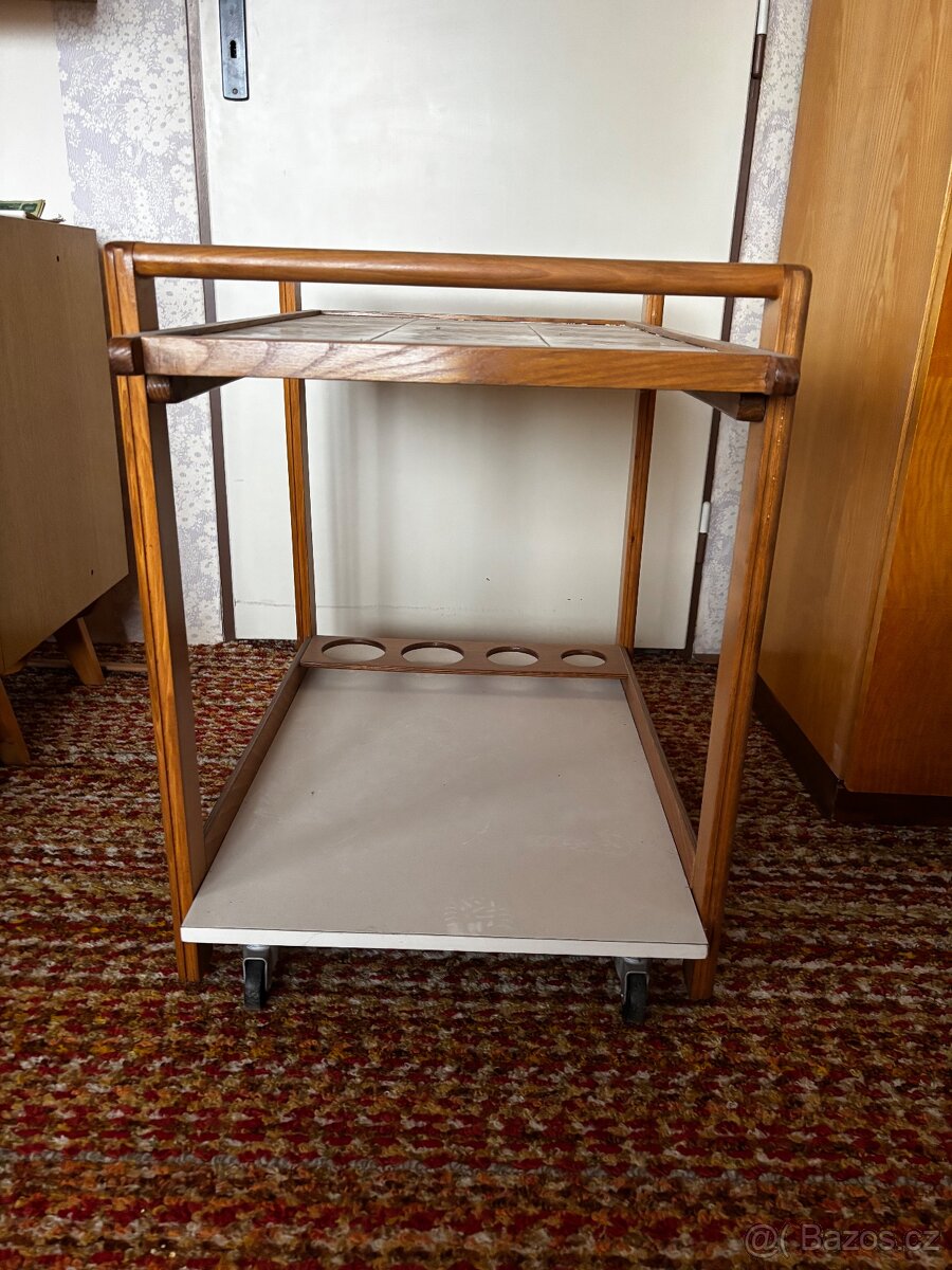 Servirovaci stolek - 2