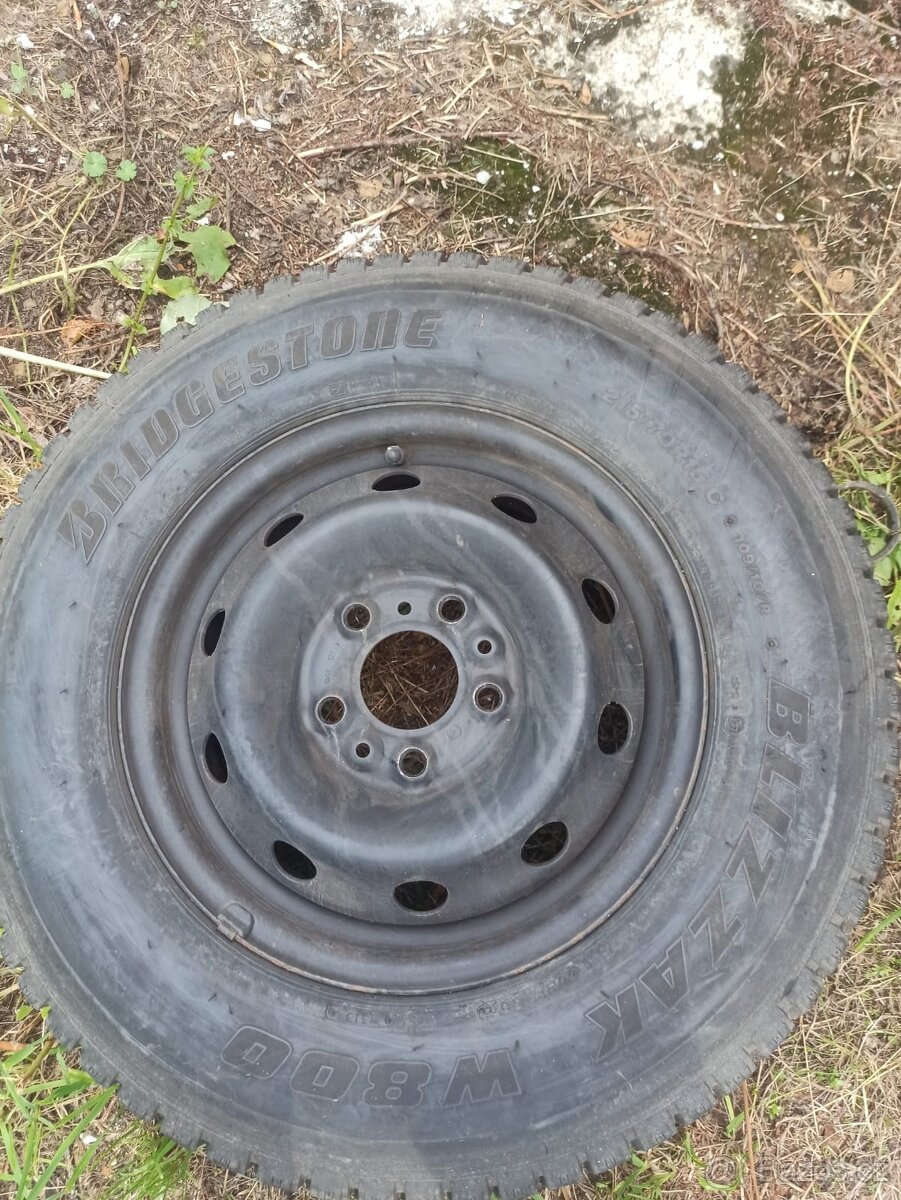 Bridgestone 215/70 R15 C, zimní - 2