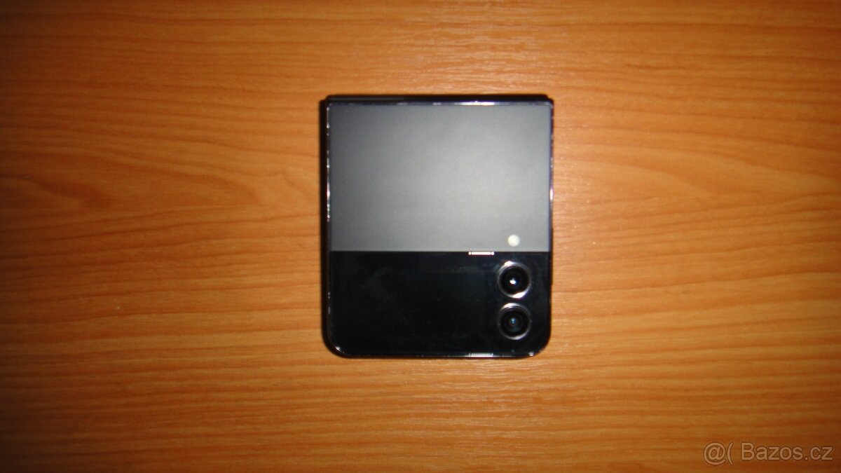 Samsung Galaxy Flip 4 - 2