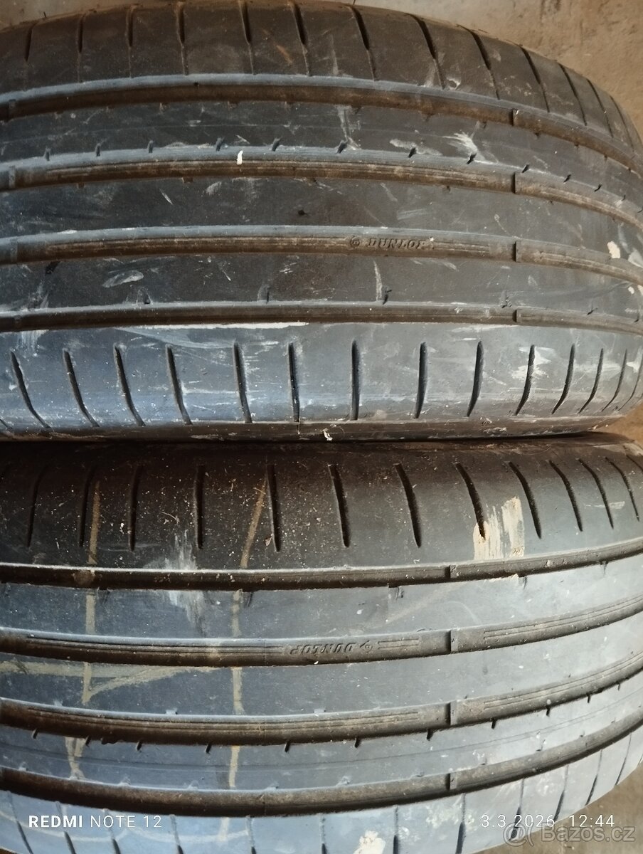 2 ks letnich pneu Dunlop 215/55/17 - 2