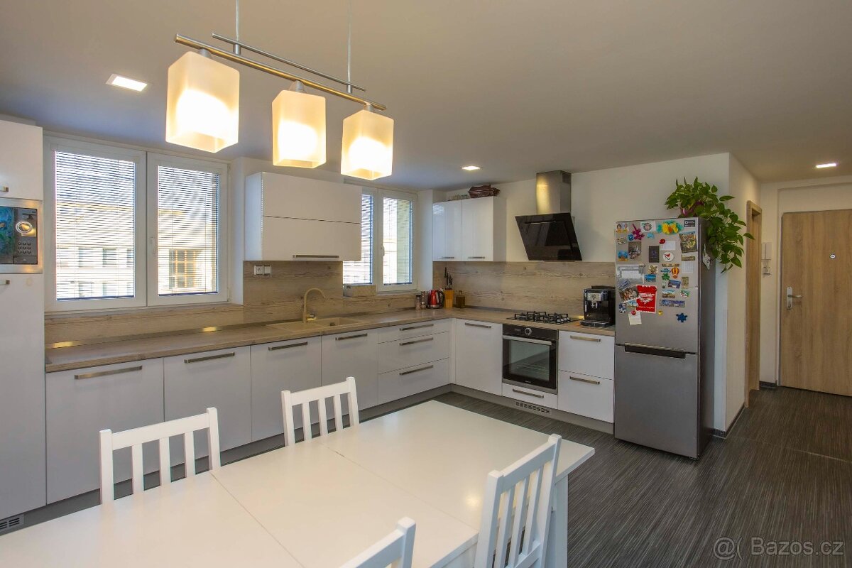 Prodej bytu 3+1 - 138 m² - Višňovka – Pardubice - 2