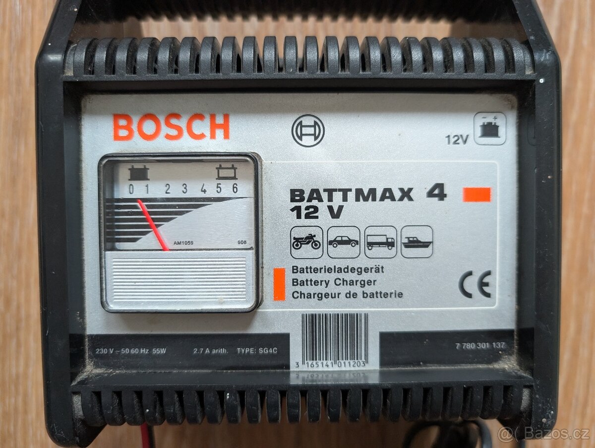Nabíječka Bosch 12V / 2.7A - 2
