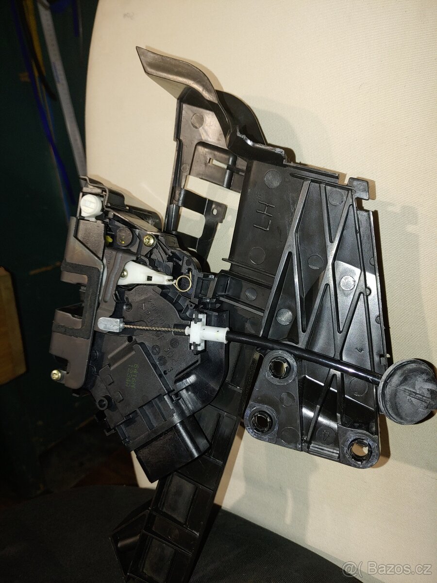Focus MK2 zadní zámek za řidičem - 2