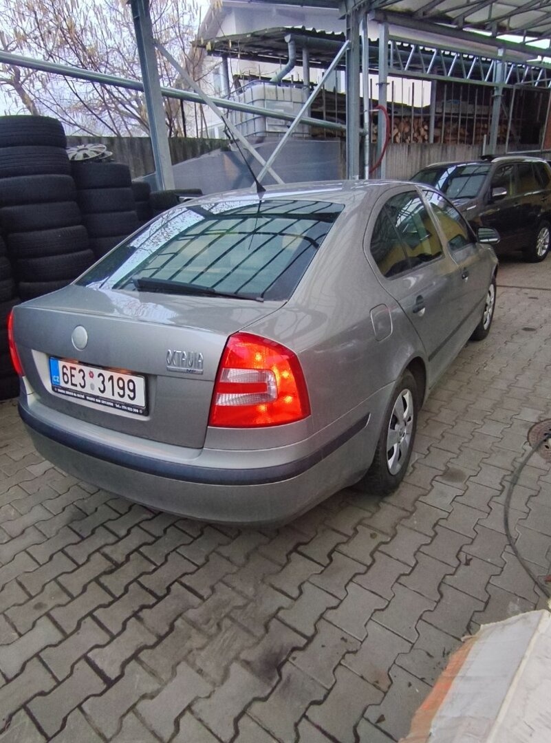 Škoda Octavia 2 1.6 MPI benzin - 2