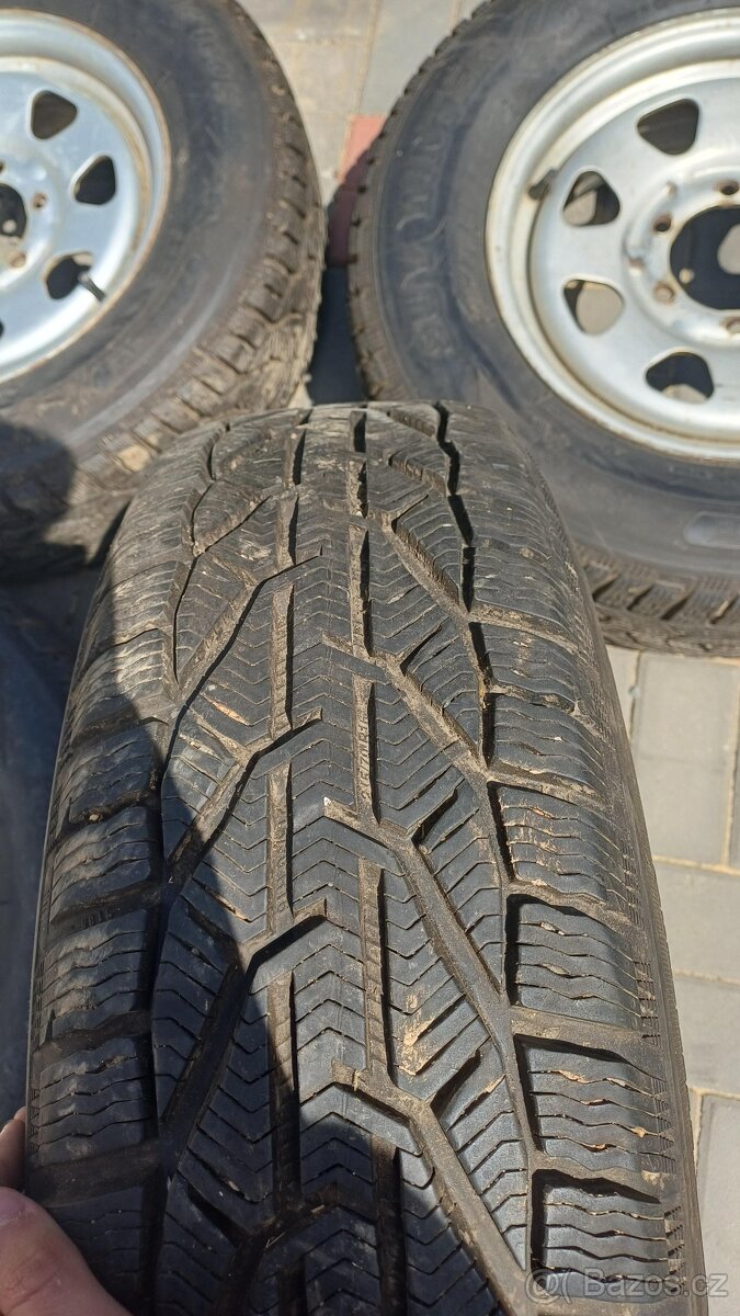 Zimní pneu 215/70 R16 - 2