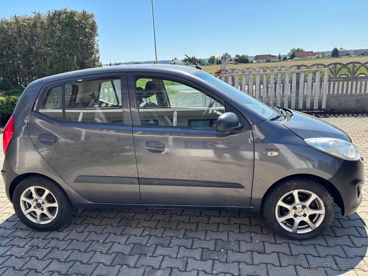 Hyundai i10, 1,1i- 51kw, r. 2011, klima - 2