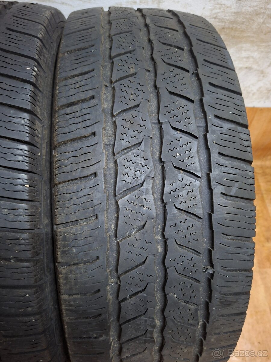 Zimní pneu 225/65/16 C Michelin - 2