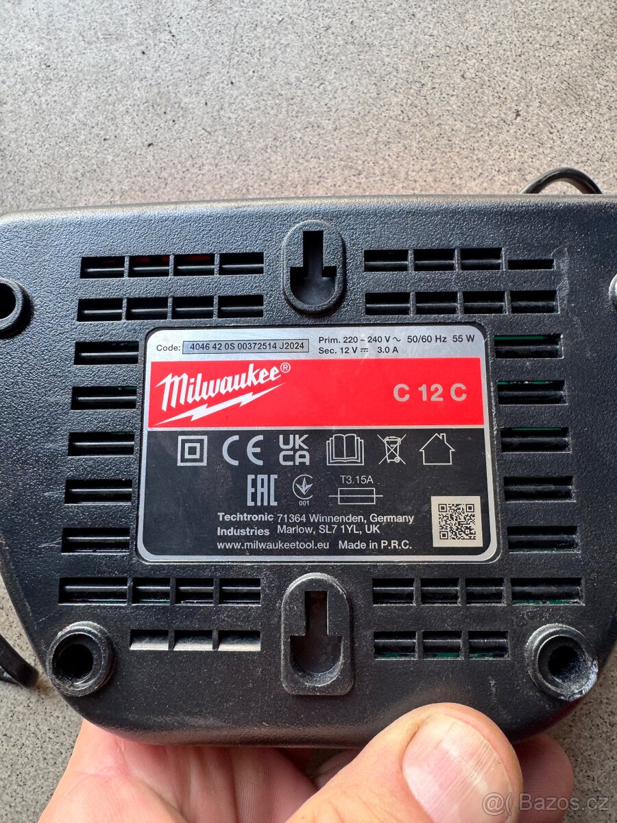 Nabíječka aku nářadí Milwaukee - 2