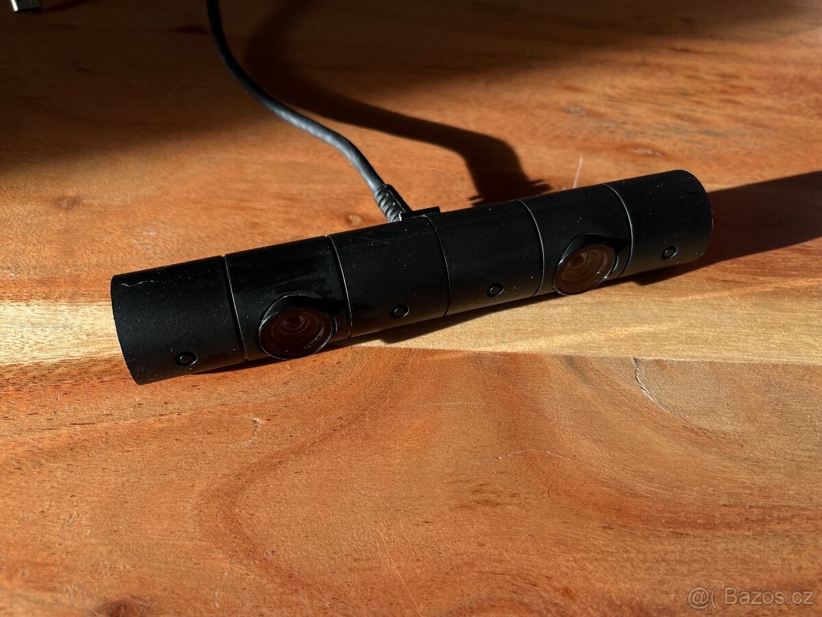 PS4 500GB + 2 ovladače + kamera + 6 her - 2