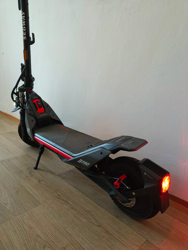 Segway eKickScooter ZT3 Pro E - 2
