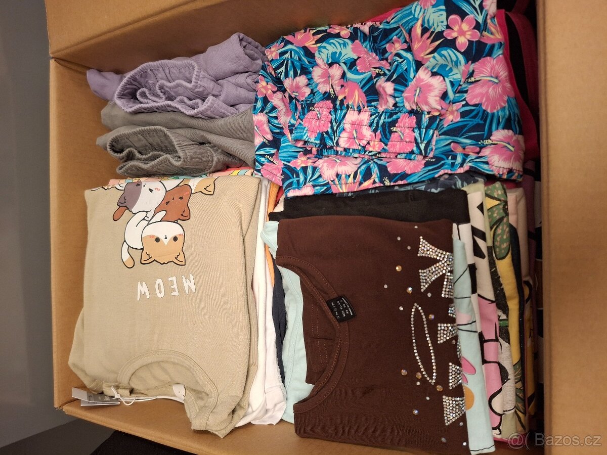 Mix dívčího oblečení - 2