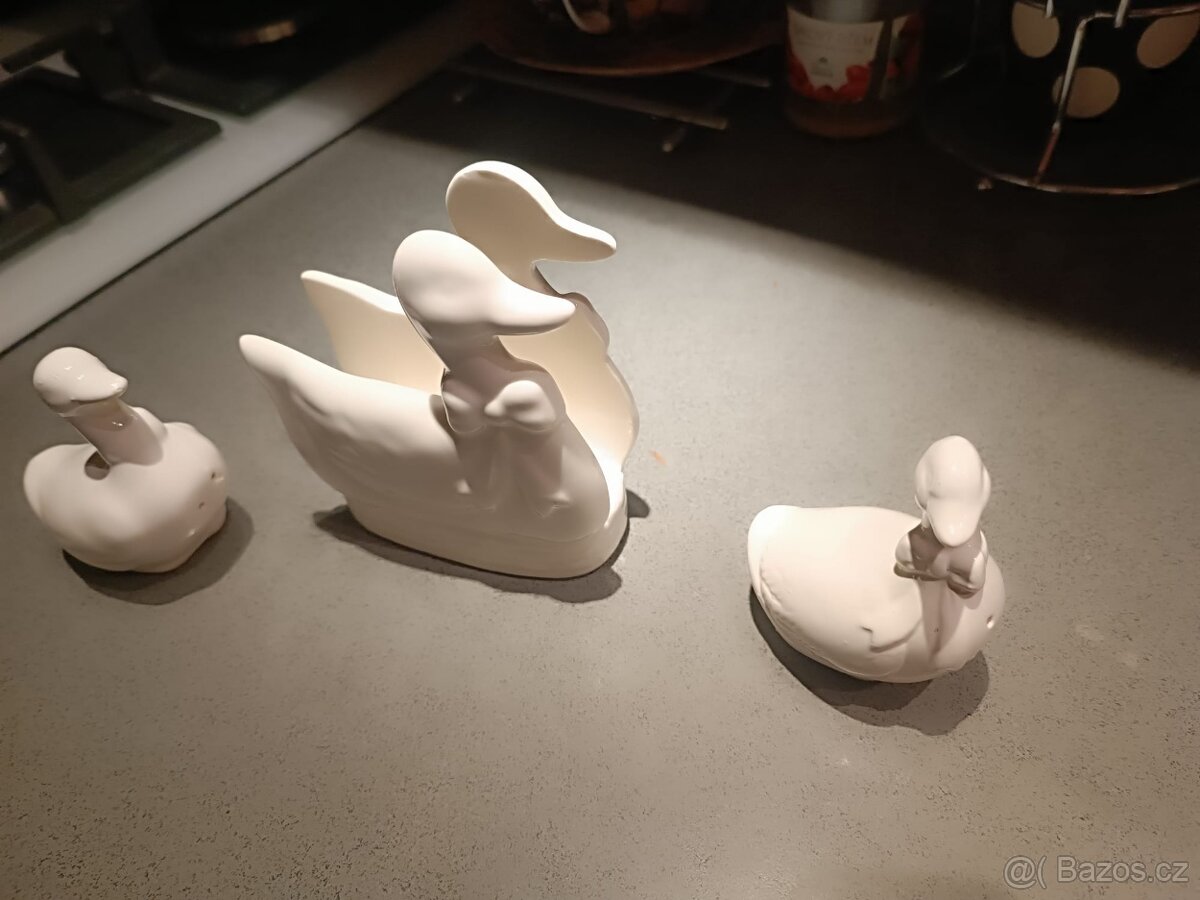 Keramická slánka, pepřenka a stojan na ubrousky - 2