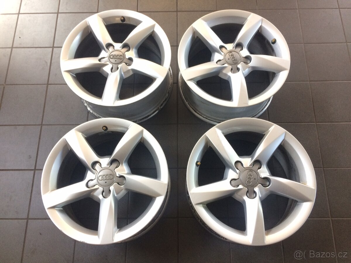 Nabízíme sadu použitých ALU disků Audi originál 8K0601025BA - 2