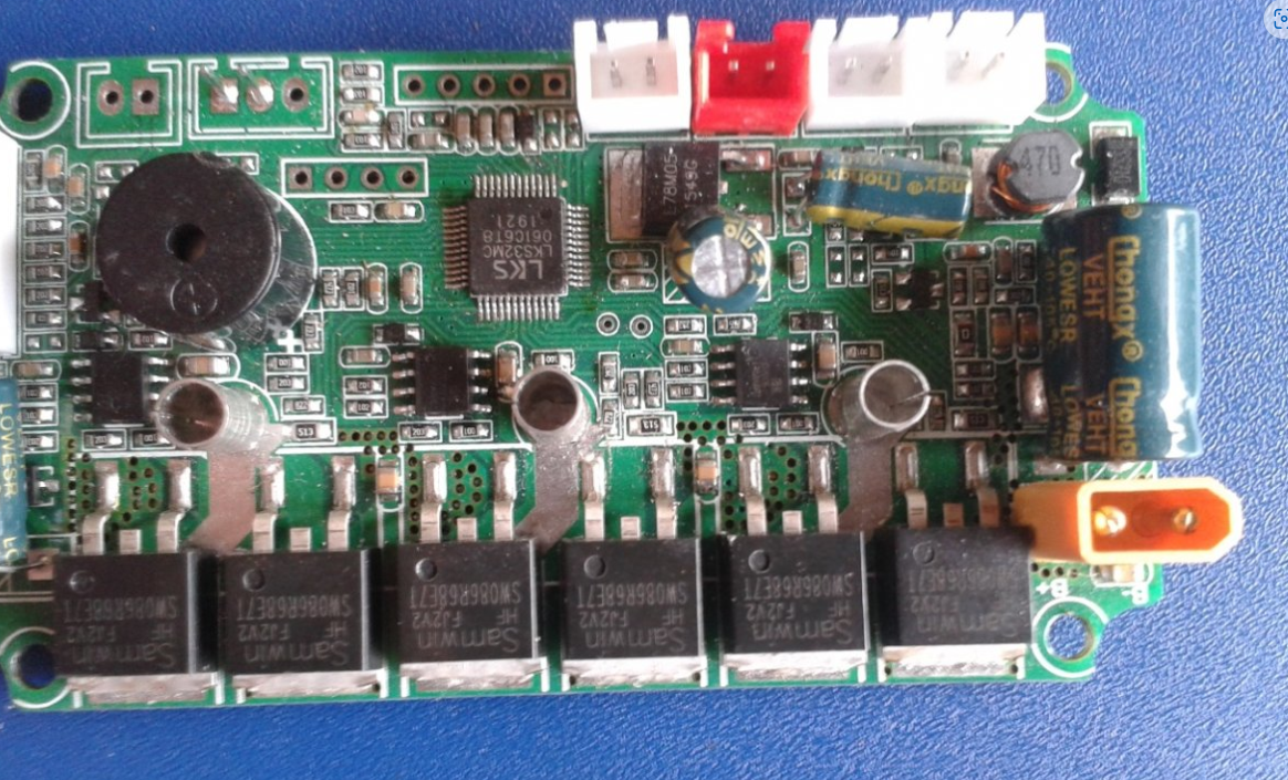 napájecí zdroj 24V QT20.241 ; regulátor LKS32MC0361 - 2