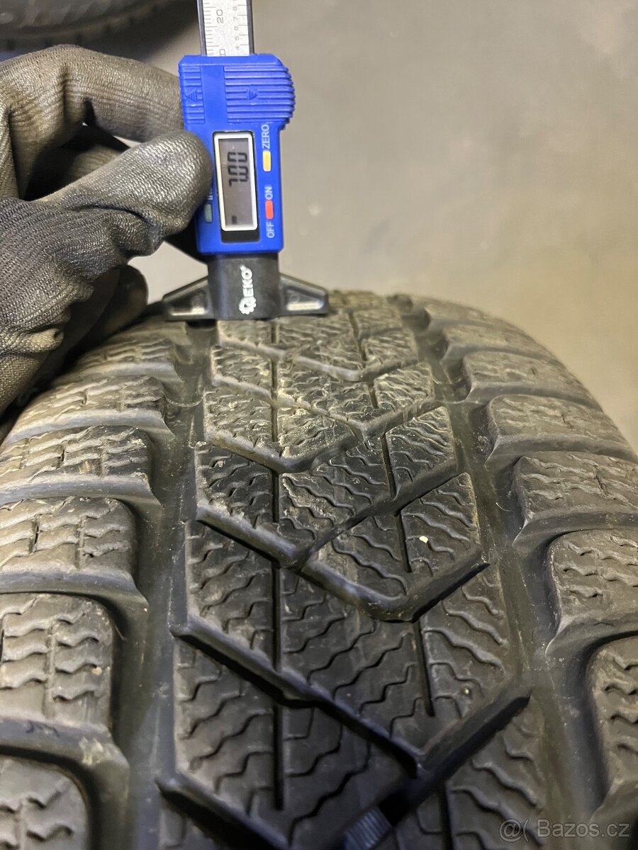 4ks ZÍMNÍ PNEUMATIKY PIRELLI WINTER SOTTOZERO 3 215/55/18 95 - 2