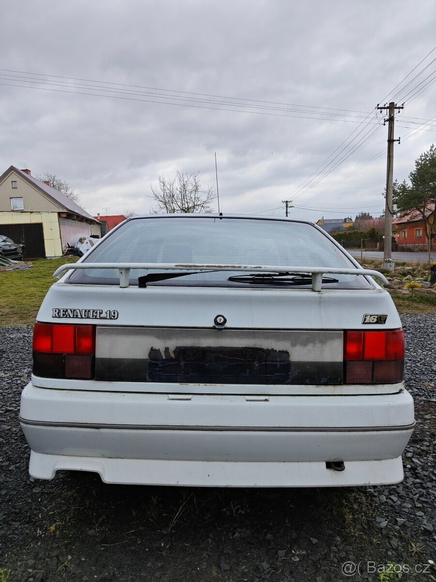 Renault 19 1,816V 99kw - 2