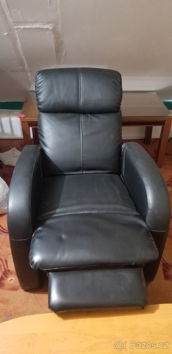 černé kožené křeslo - 2