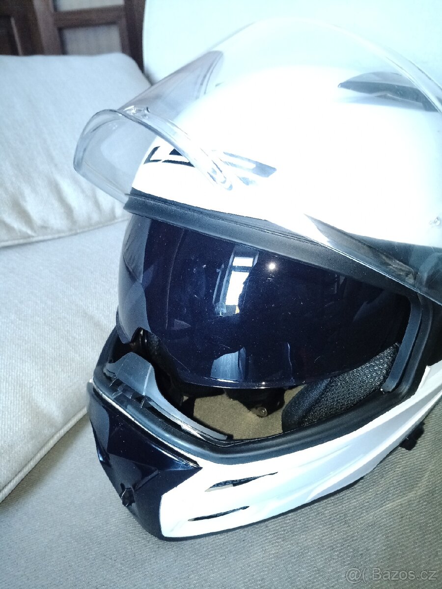 Helma na motorku LS2 - 2