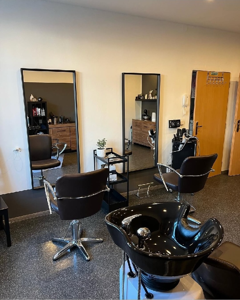 Pronájem kadeřnického křesla - 2