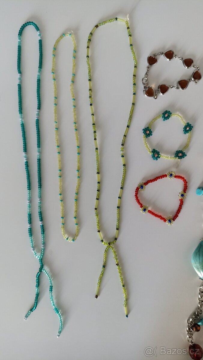 MIX šperky - náhrdelníky, dětské náramky, náušnice, prsten - 2