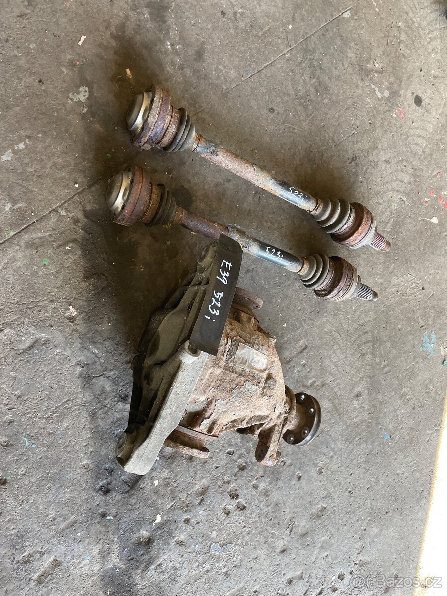 Diferenciál / poloosy BMW E39 523i manual - 2