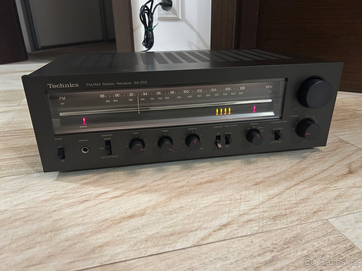 Technics SA-202 Stereo Receiver FM/AM - 2