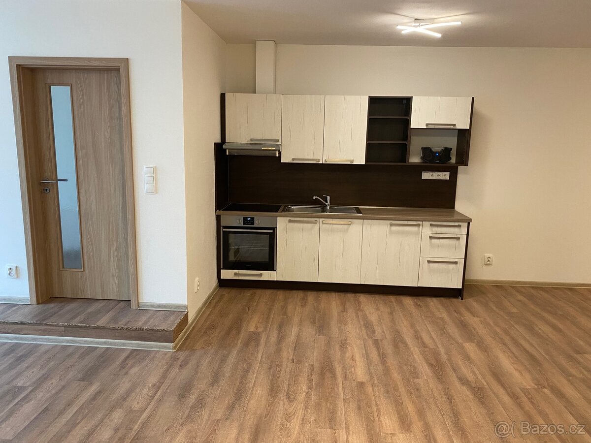 Pronájem 3kk Budovatelská 488, Klášterec - 2