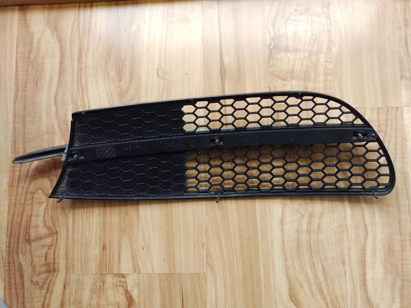 Levá mřížka předního nárazníku Alfa Romeo 147 - 2