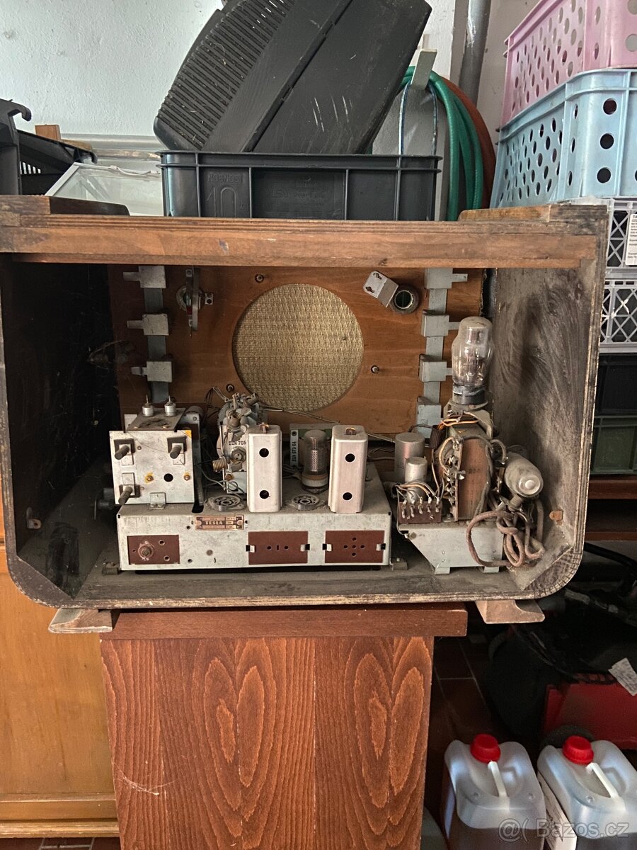 Historické rádio tesla - 2