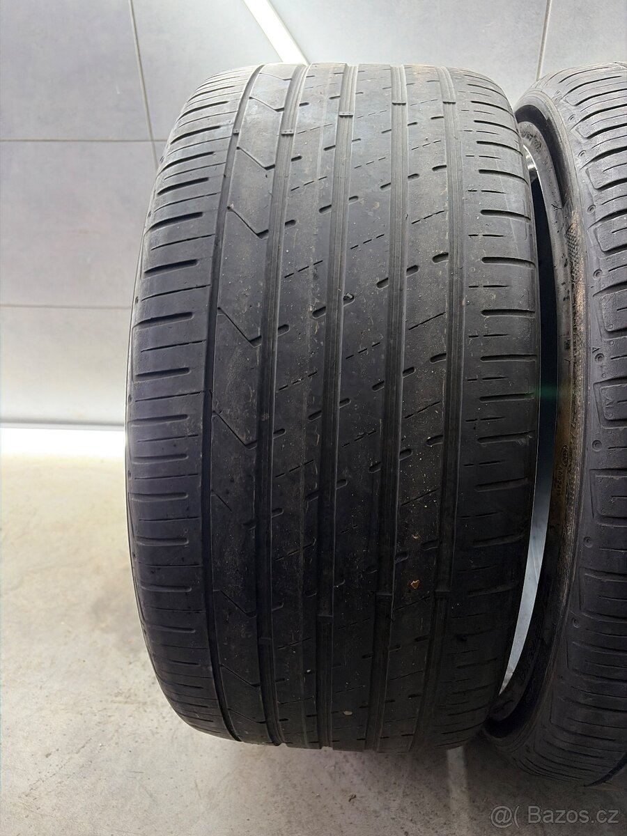 Letní pneu 285/35/22 - 2