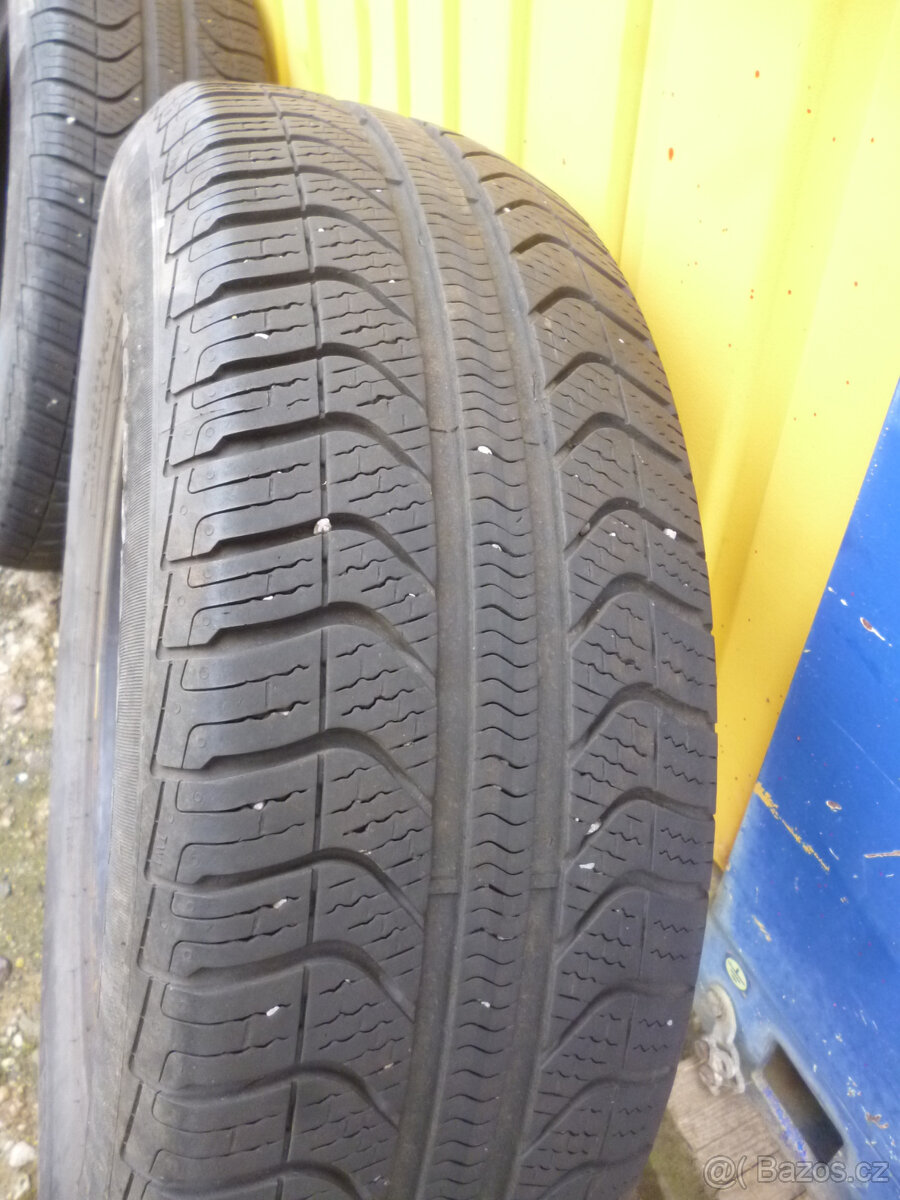 Pneu 205/60R15 - 2
