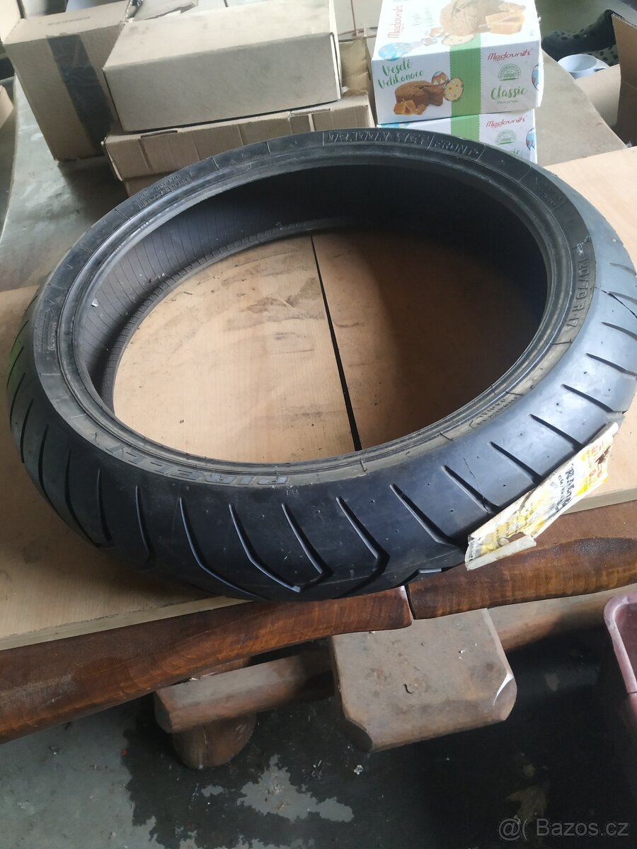 Plášť Pirelli 120/70 R17 - 2