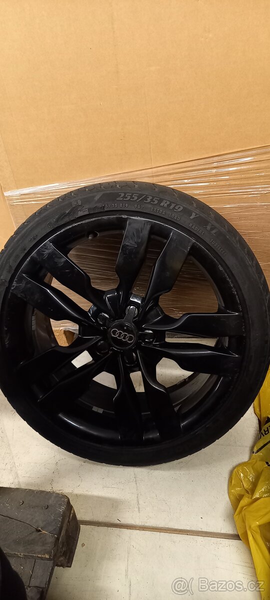 Prodám komplet sadu - Pneu R19 - Audi - 2