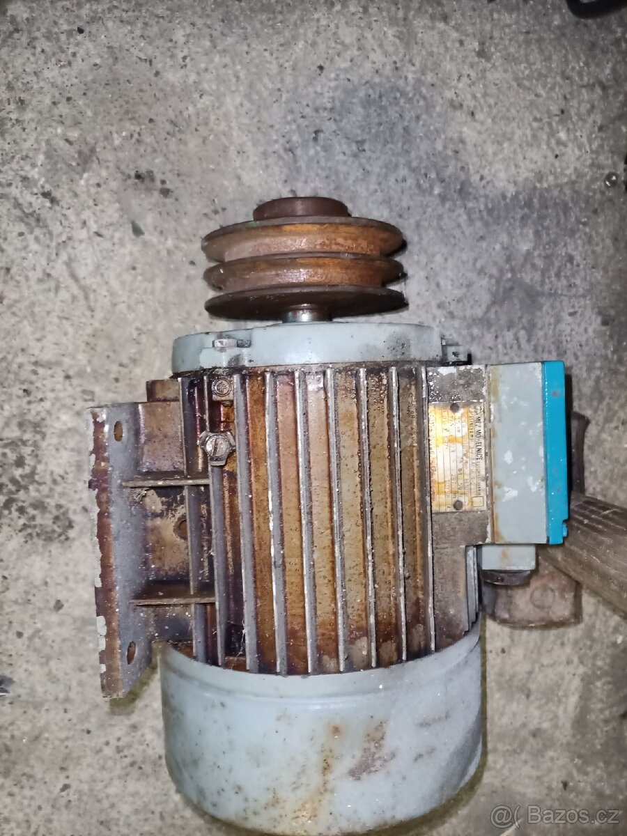 Motor s řemenici - 2