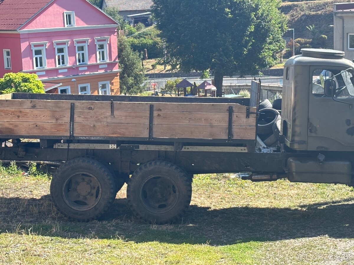 PRAGA V3S valník - 2